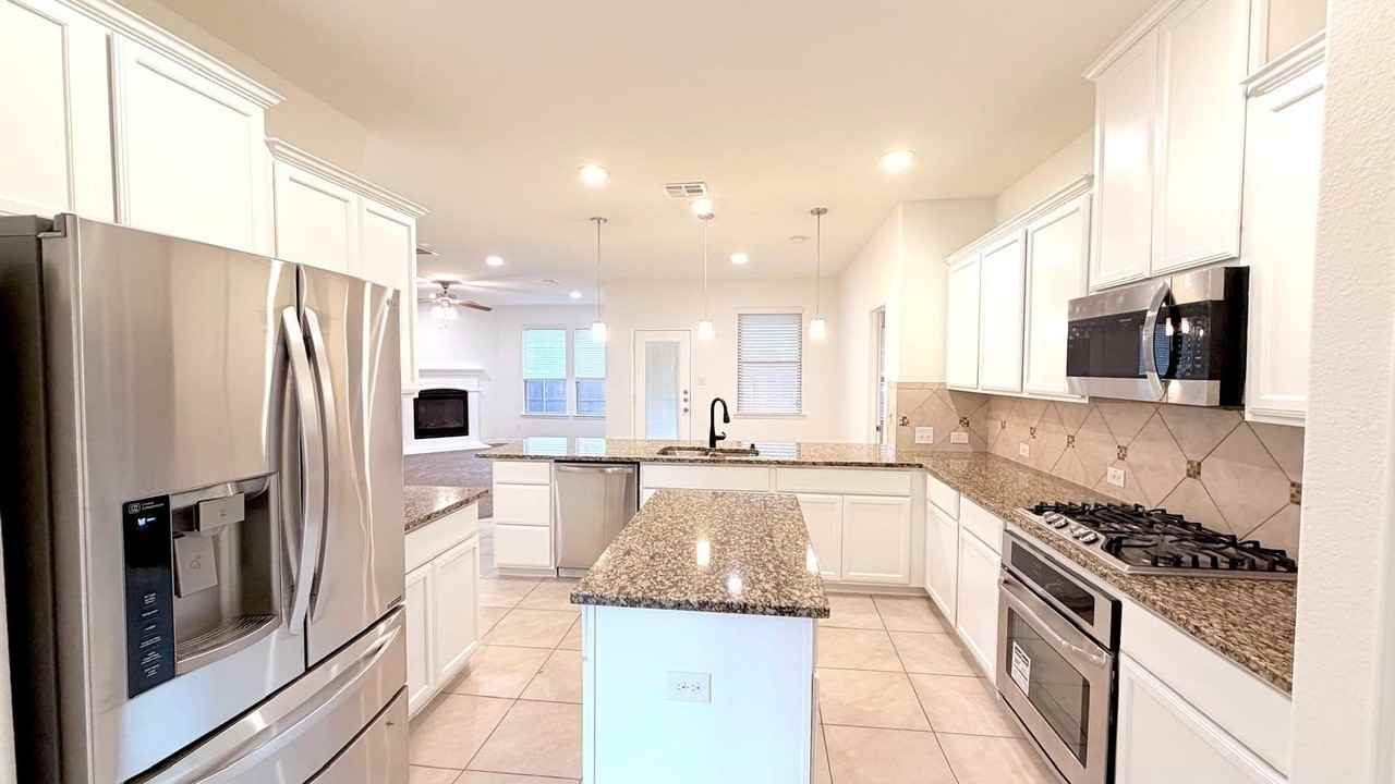 10020 Kemah Pl - Photo 7 of 39