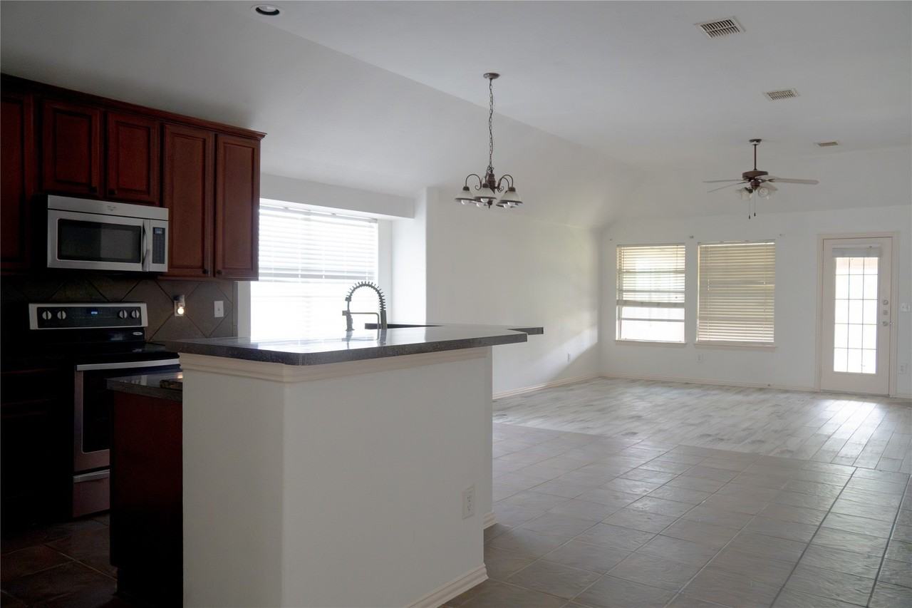 1730 Mineral Springs Dr - Photo 4 of 28