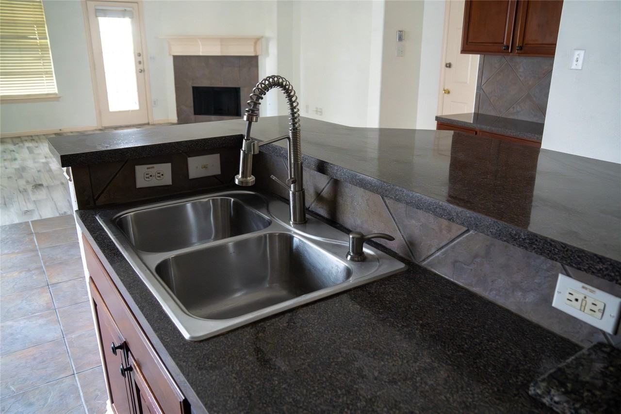 1730 Mineral Springs Dr - Photo 6 of 28