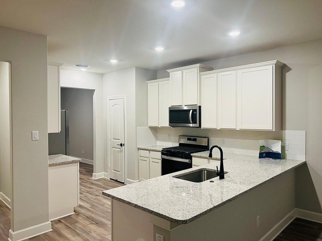 1032 Calhoun Dr - Photo 2 of 24