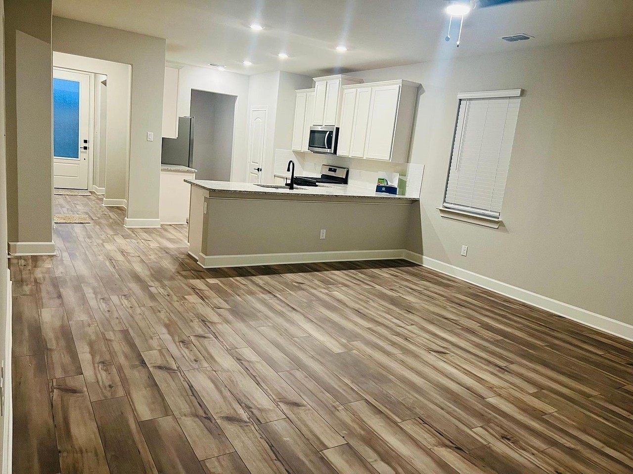 1032 Calhoun Dr - Photo 4 of 24