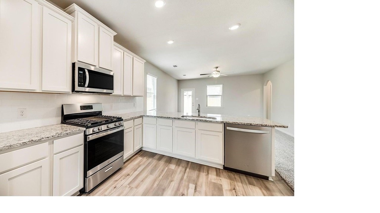 1032 Calhoun Dr - Photo 5 of 24