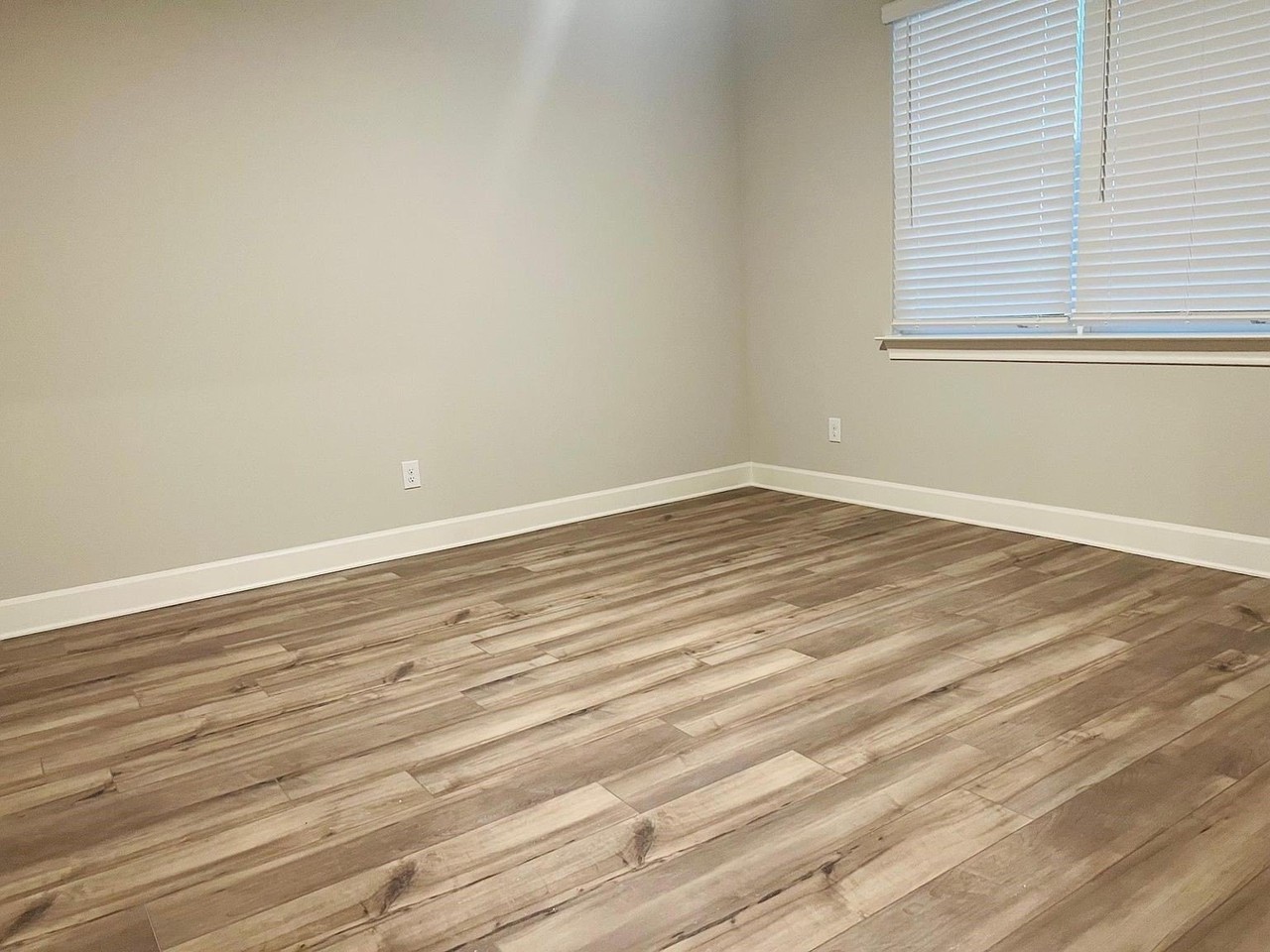1032 Calhoun Dr - Photo 7 of 24
