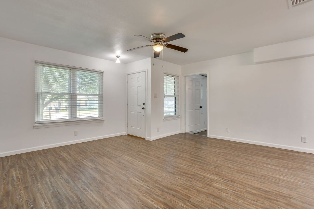 906 Euclid St - Photo 3 of 12