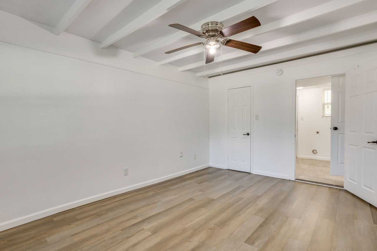 906 Euclid St - Photo 4 of 12