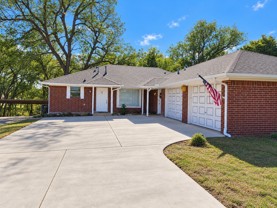 602 E Oak St - Photo 1 of 1