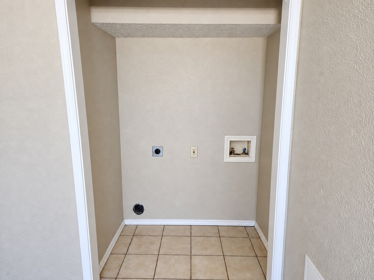 602 E Oak St - Photo 6 of 10