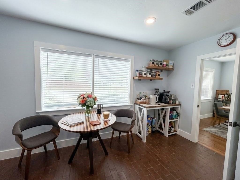1225 N Sylvania Ave - Photo 5 of 6