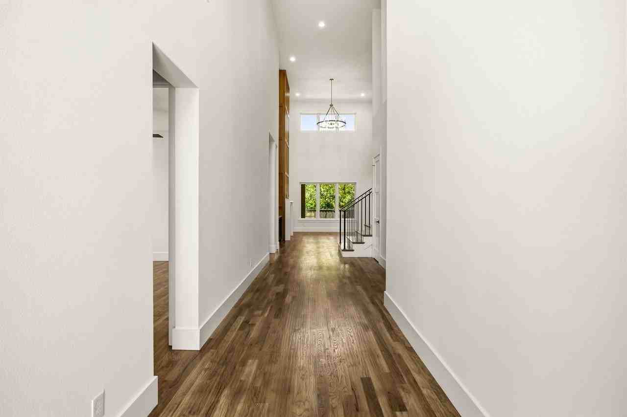 1222 Whisper Rock Dr - Photo 4 of 40