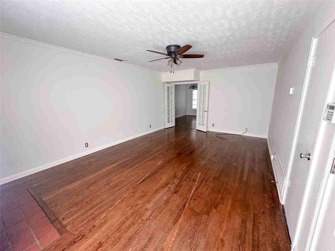 6454 Camp Bowie Blvd - Photo 7 of 33