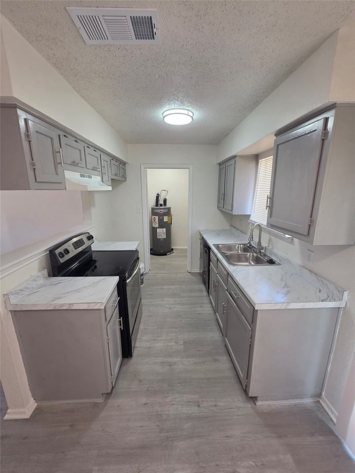 724 Briggs St - Photo 3 of 11