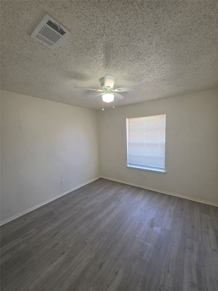 724 Briggs St - Photo 6 of 11
