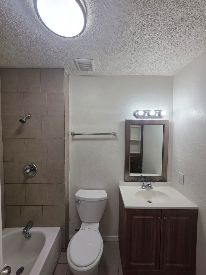 724 Briggs St - Photo 7 of 11