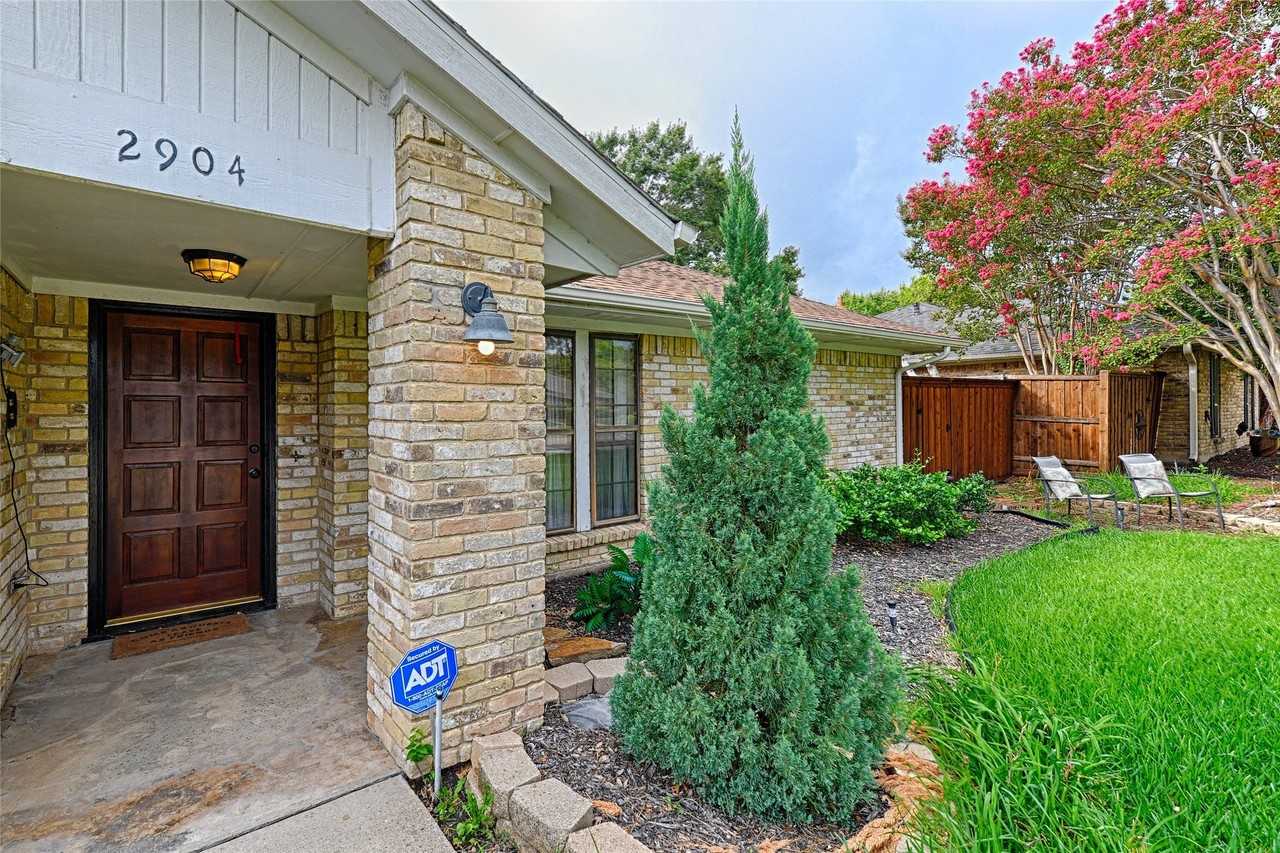 2904 Cross Bend Rd - Photo 4 of 19