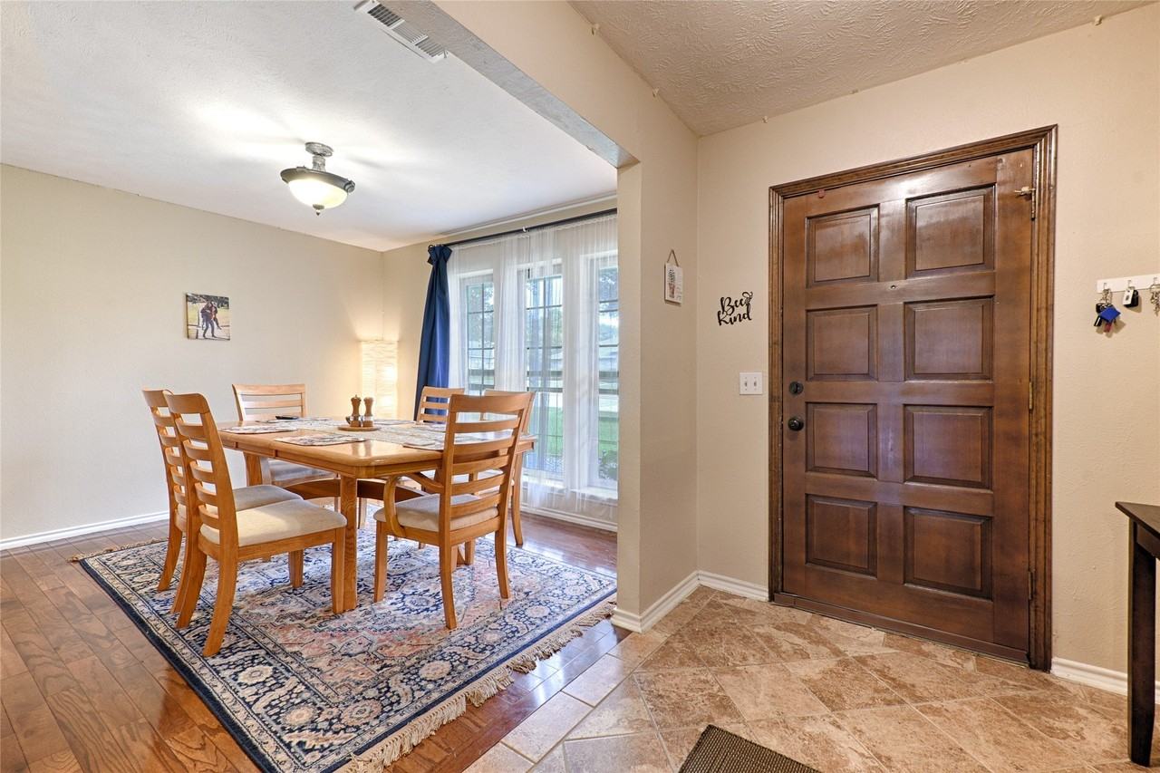 2904 Cross Bend Rd - Photo 5 of 19