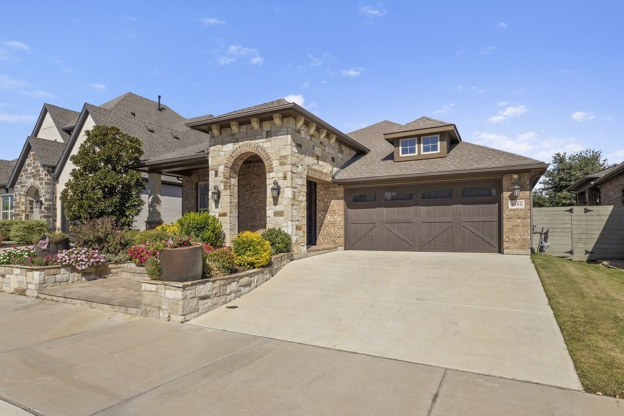 1104 Homestead Way - Photo 2 of 31