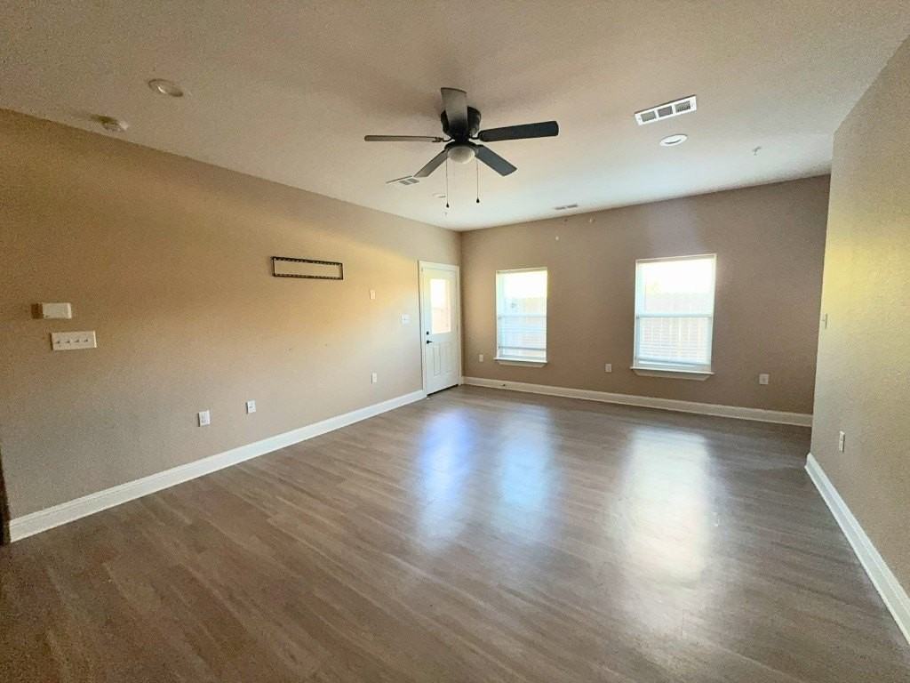 1027 Debby Ct - Photo 3 of 14