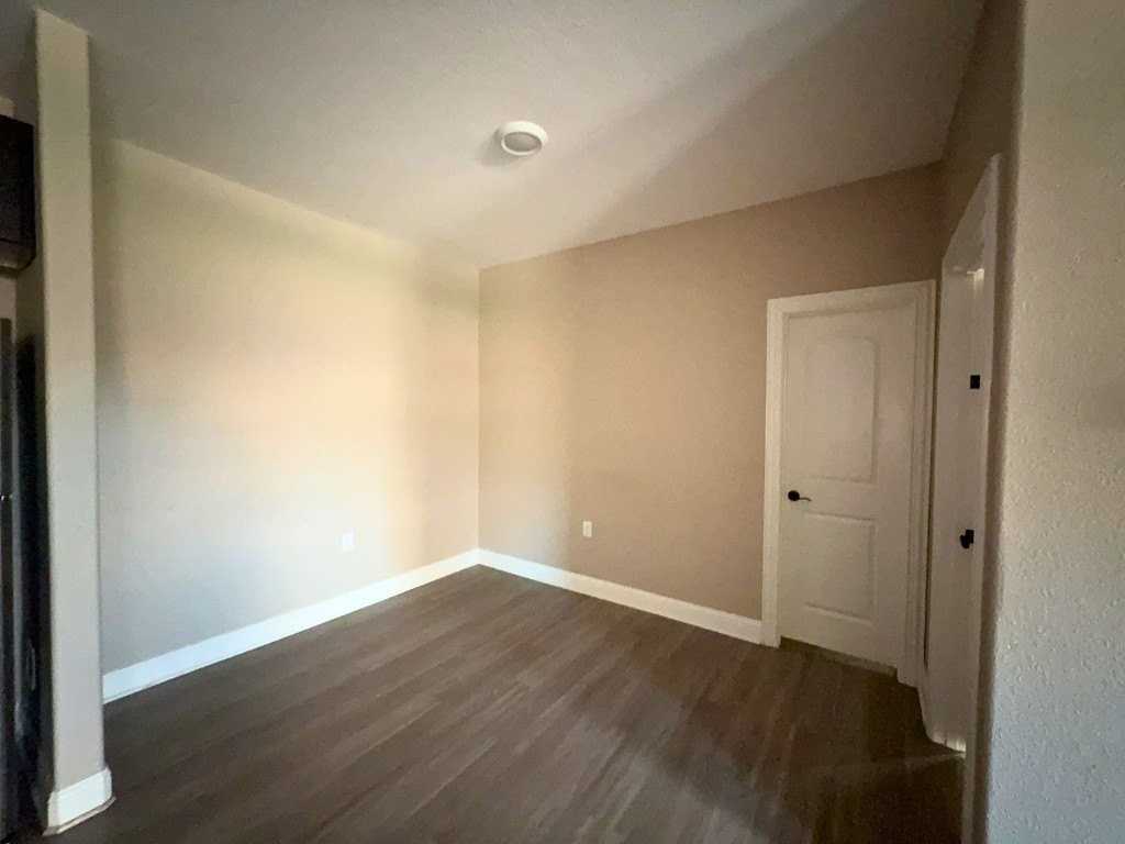 1027 Debby Ct - Photo 6 of 14