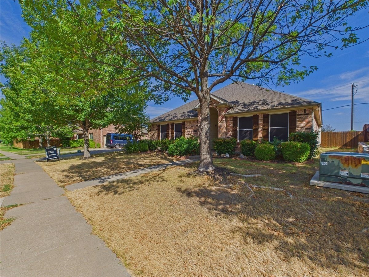 613 Quail Hollow Dr - Photo 2 of 40