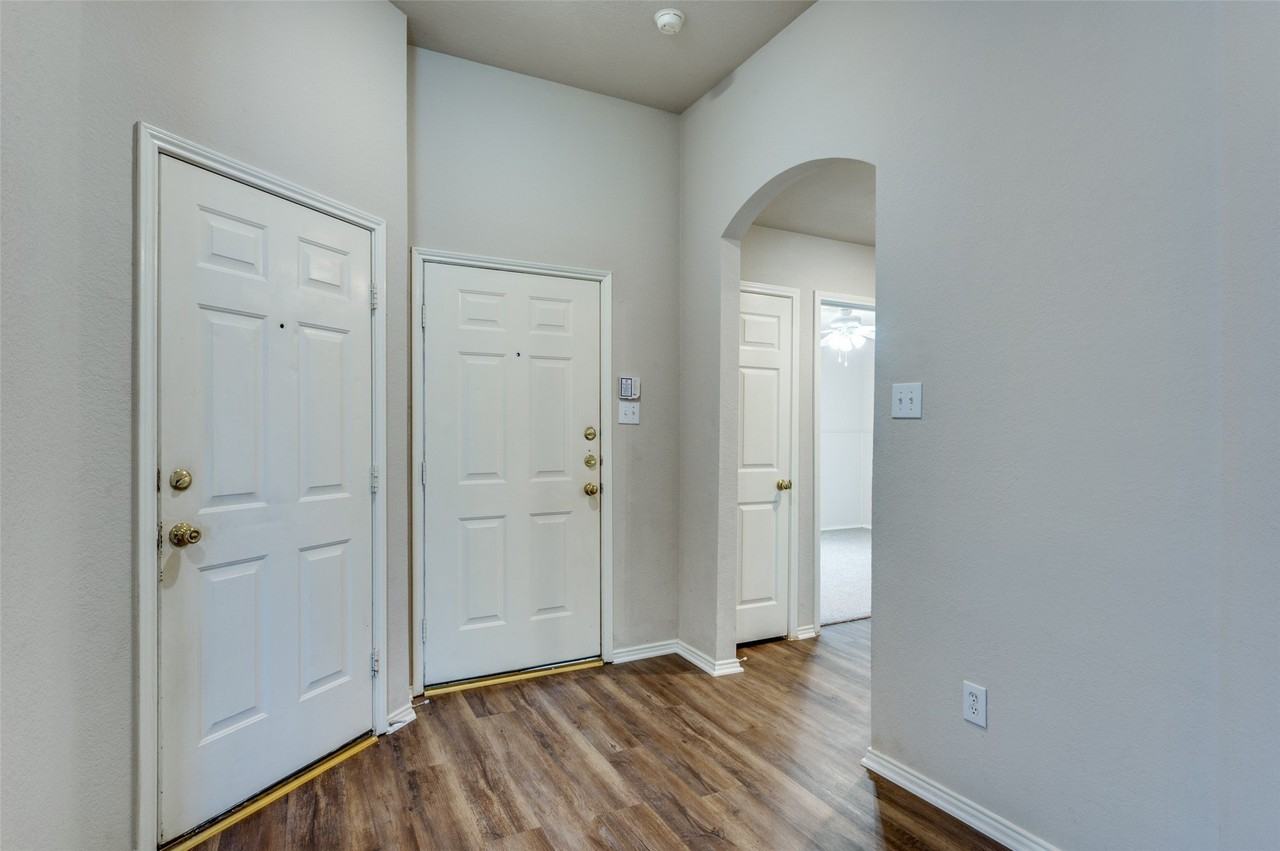 5608 Seafield Ln - Photo 2 of 21