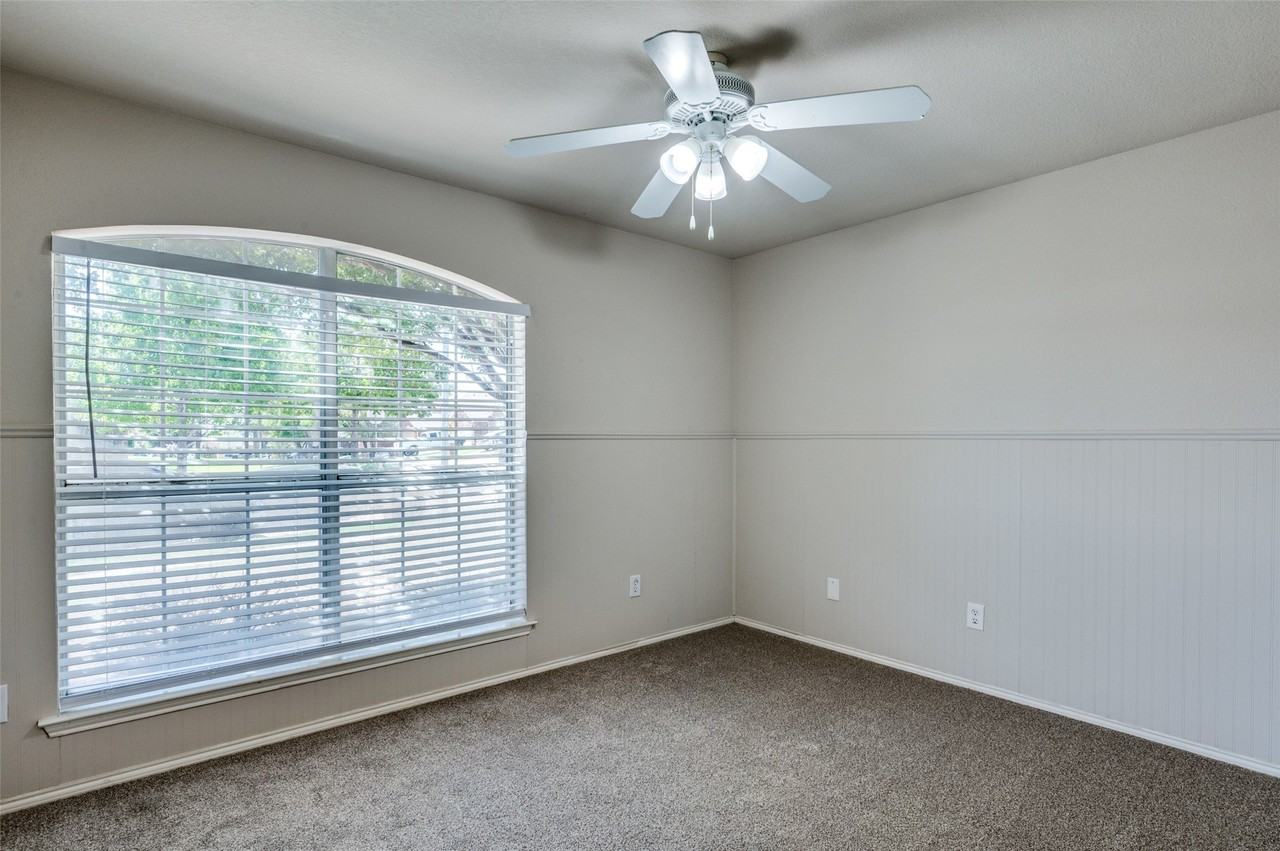 5608 Seafield Ln - Photo 3 of 21