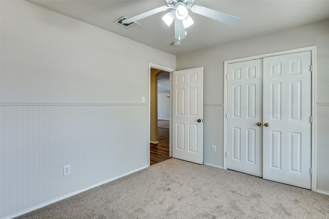 5608 Seafield Ln - Photo 4 of 21