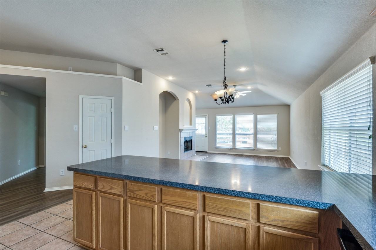 5608 Seafield Ln - Photo 7 of 21