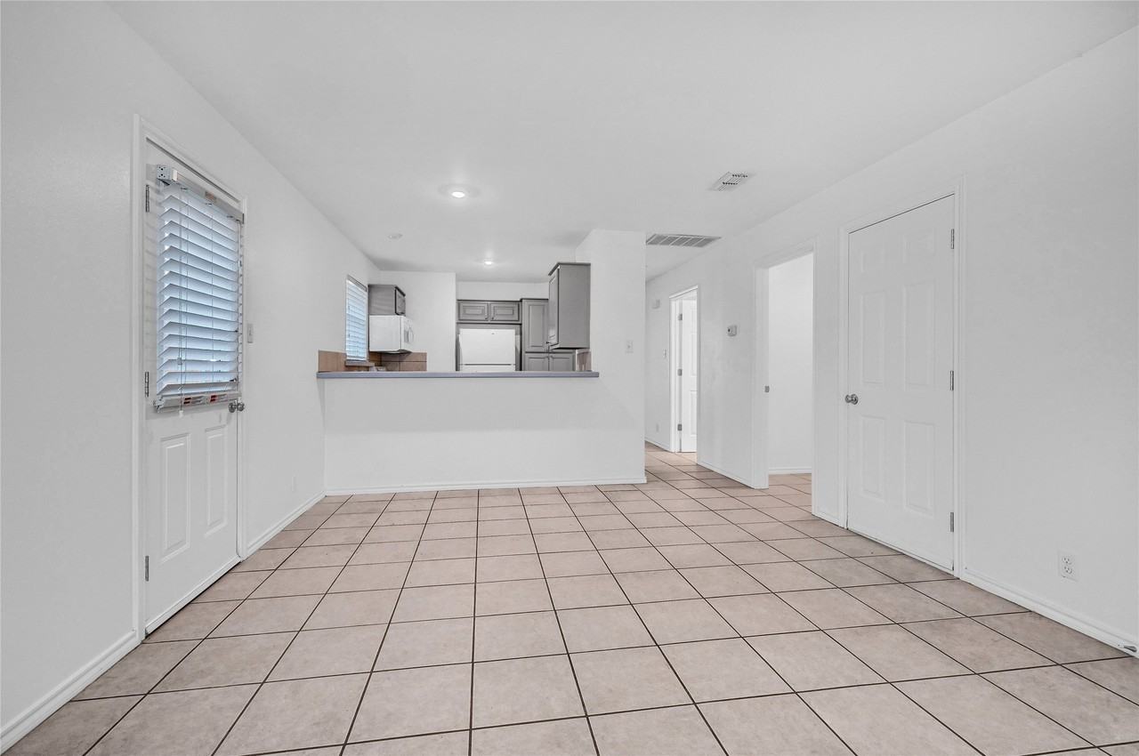 1015 Rice St #102 - Photo 6 of 20