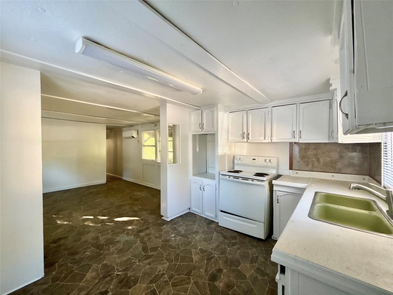 307 Cates St #400 - Photo 2 of 8