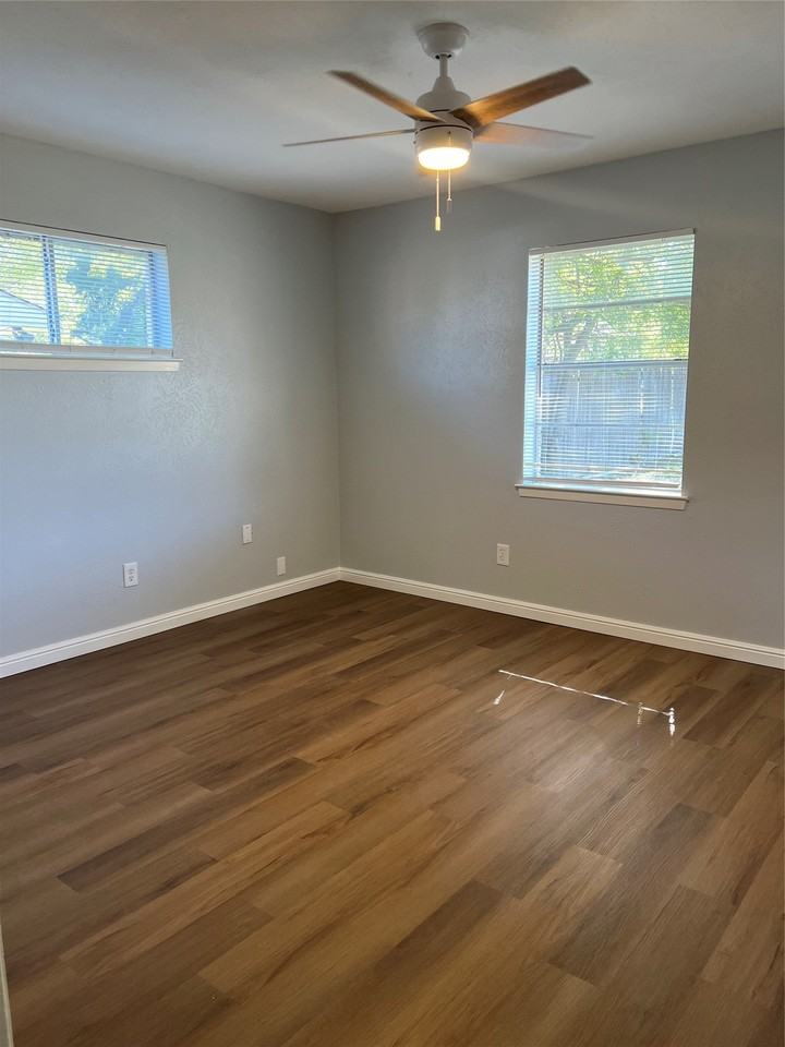 102 Silver Creek Dr - Photo 3 of 11