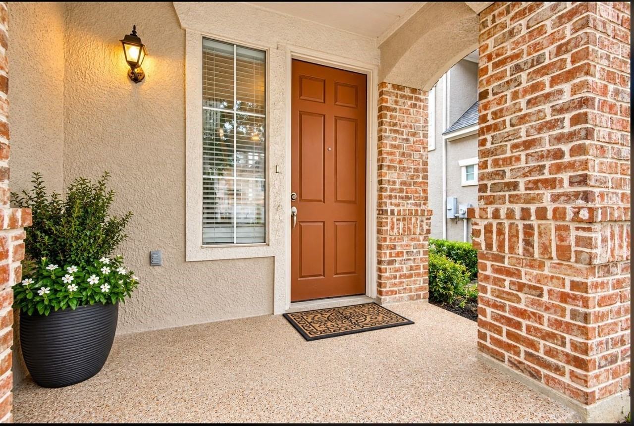 2529 Corbeau Dr - Photo 2 of 28