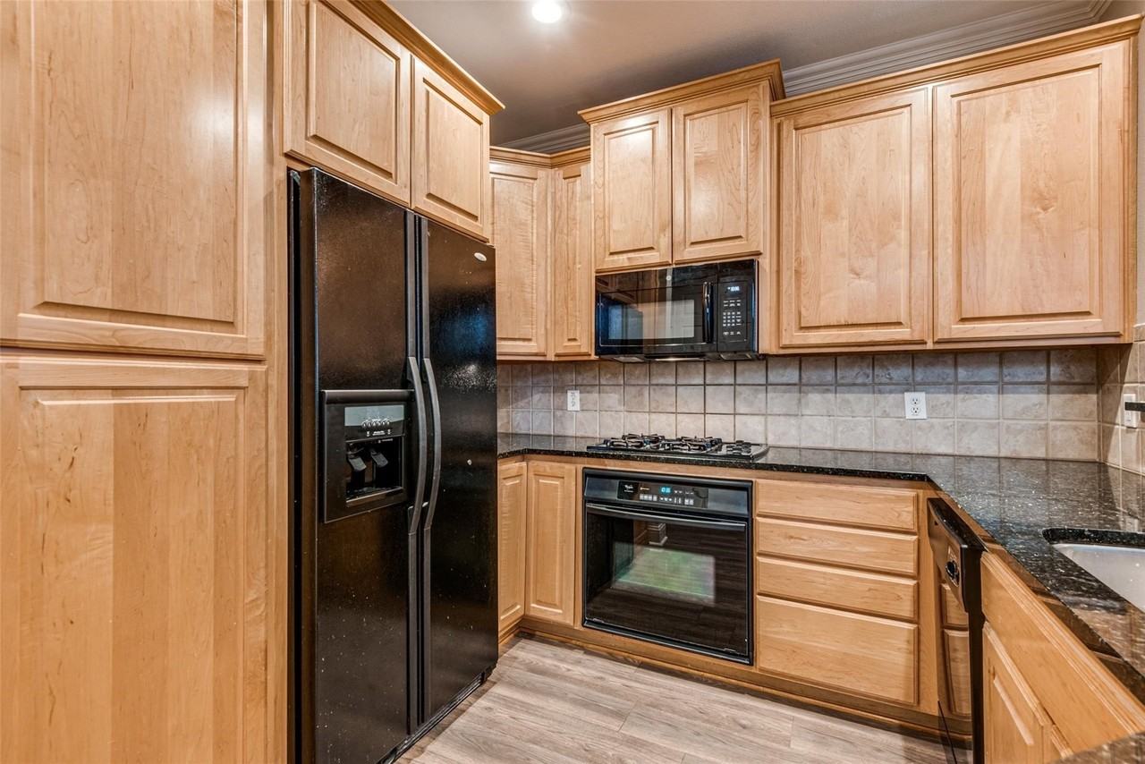 2529 Corbeau Dr - Photo 5 of 28