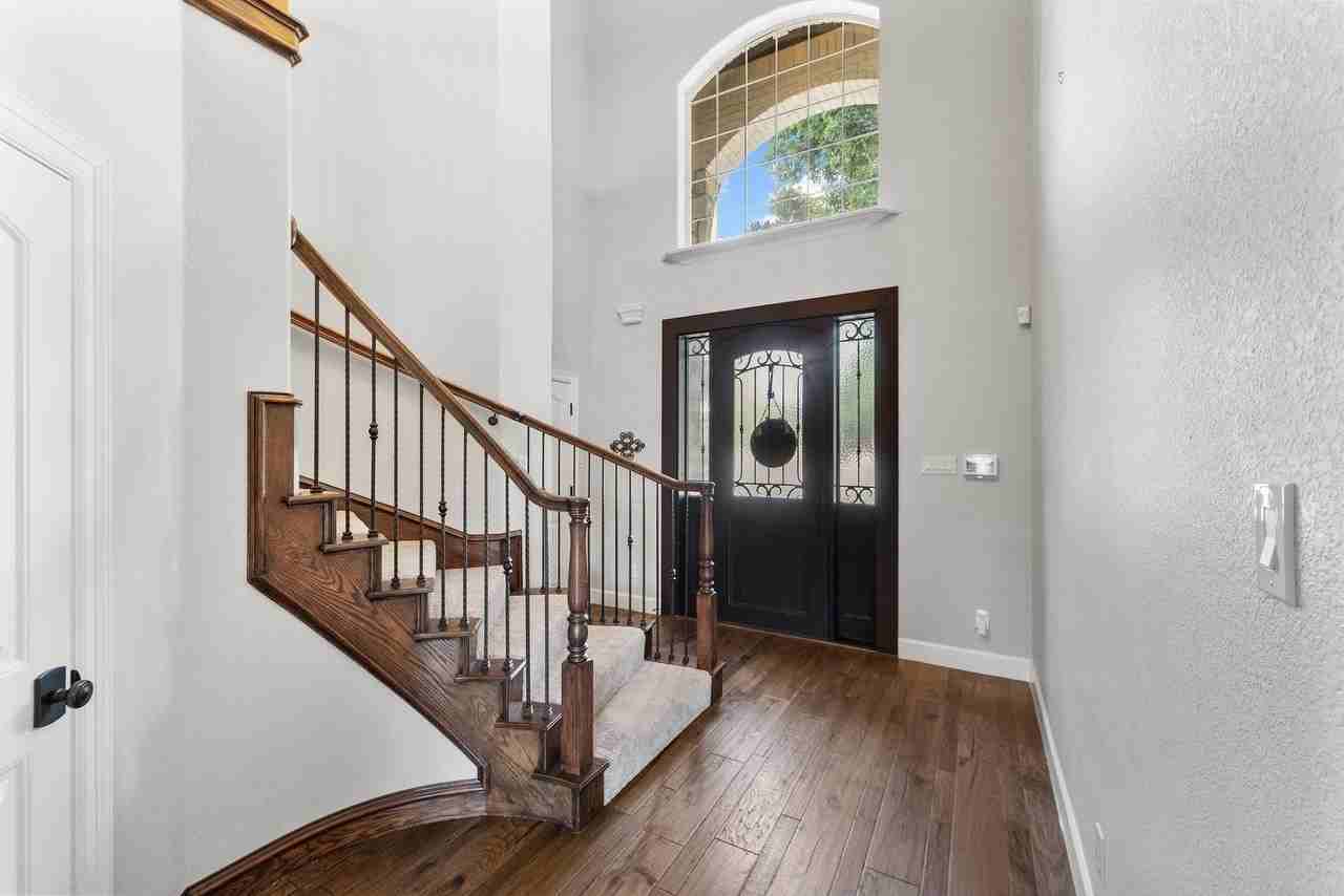 621 Somerset Dr - Photo 5 of 30