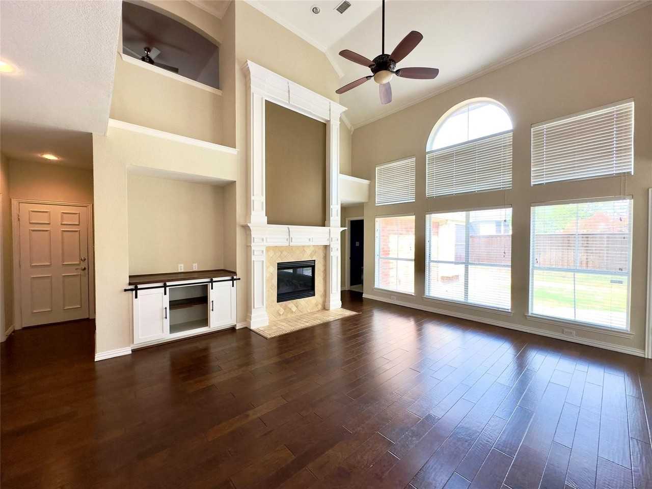 1605 Crown Point Rd - Photo 2 of 19