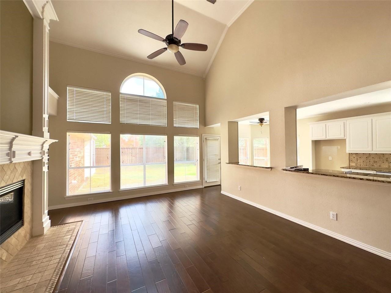1605 Crown Point Rd - Photo 3 of 19
