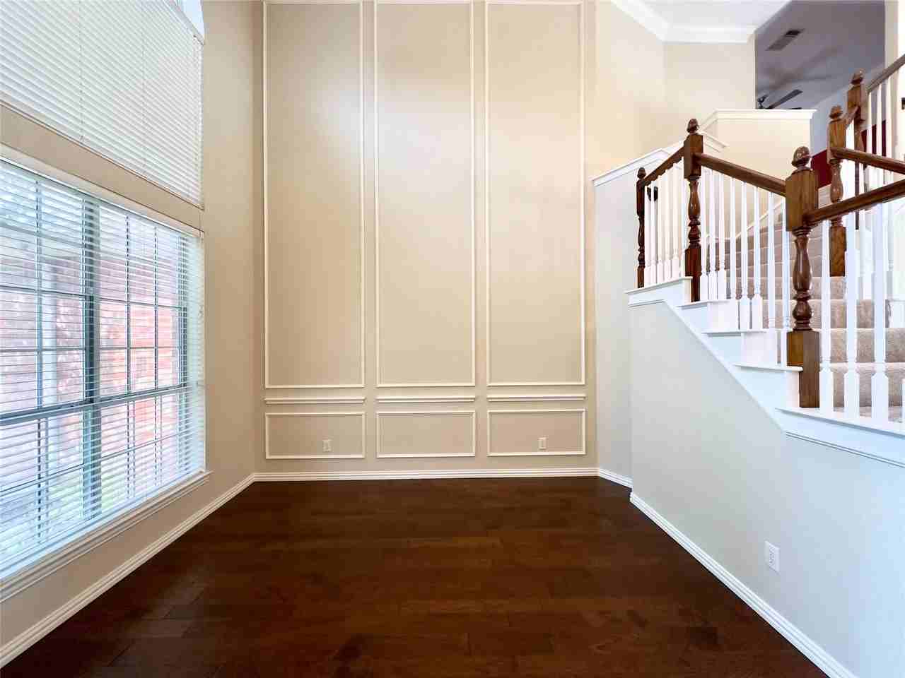 1605 Crown Point Rd - Photo 4 of 19