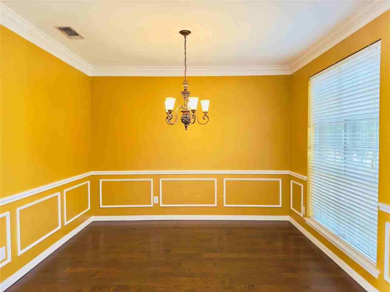1605 Crown Point Rd - Photo 5 of 19
