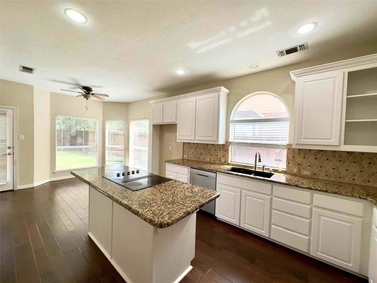 1605 Crown Point Rd - Photo 6 of 19