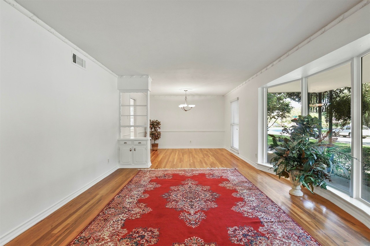 3510 Princess Ln - Photo 5 of 35