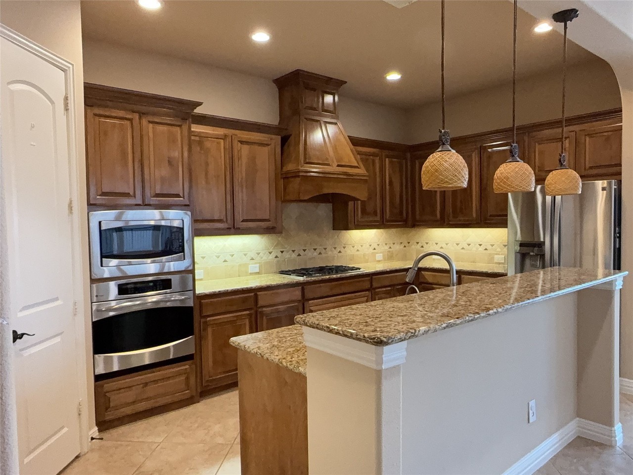8101 Keechie Dr - Photo 6 of 23