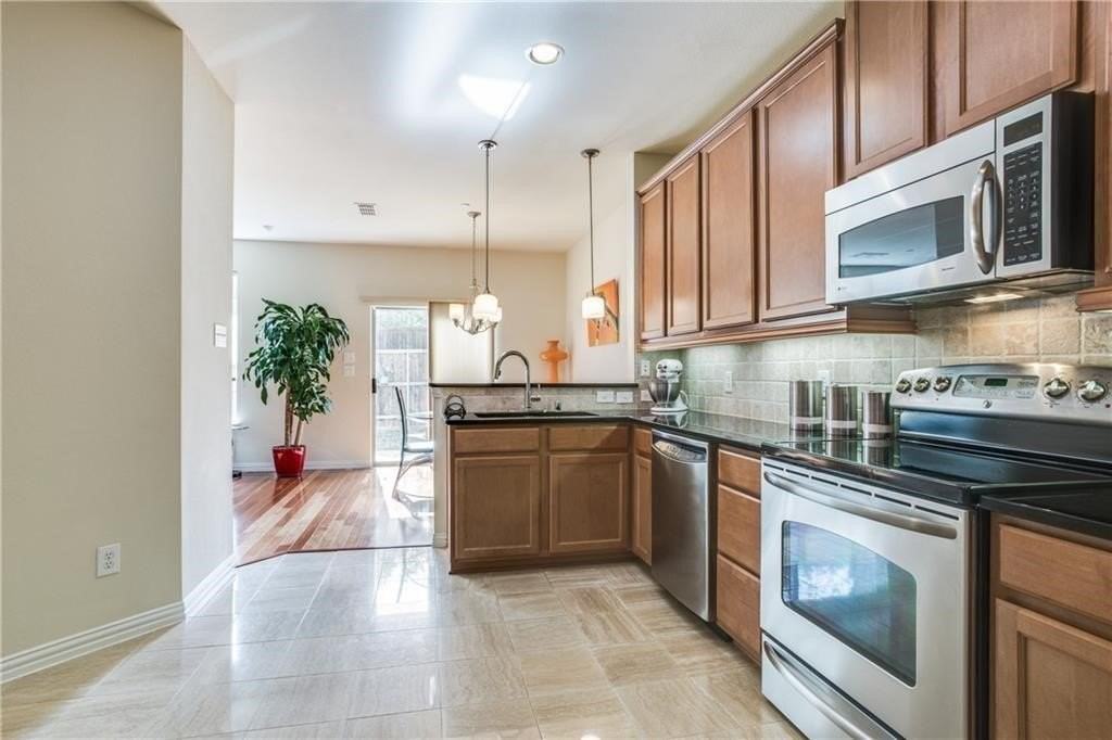 7957 Hannah St - Photo 6 of 14