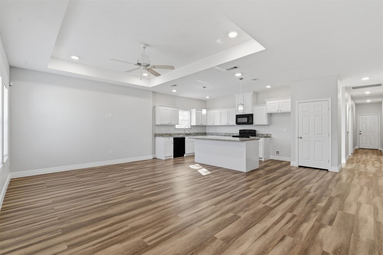 3304 Langford St - Photo 2 of 25