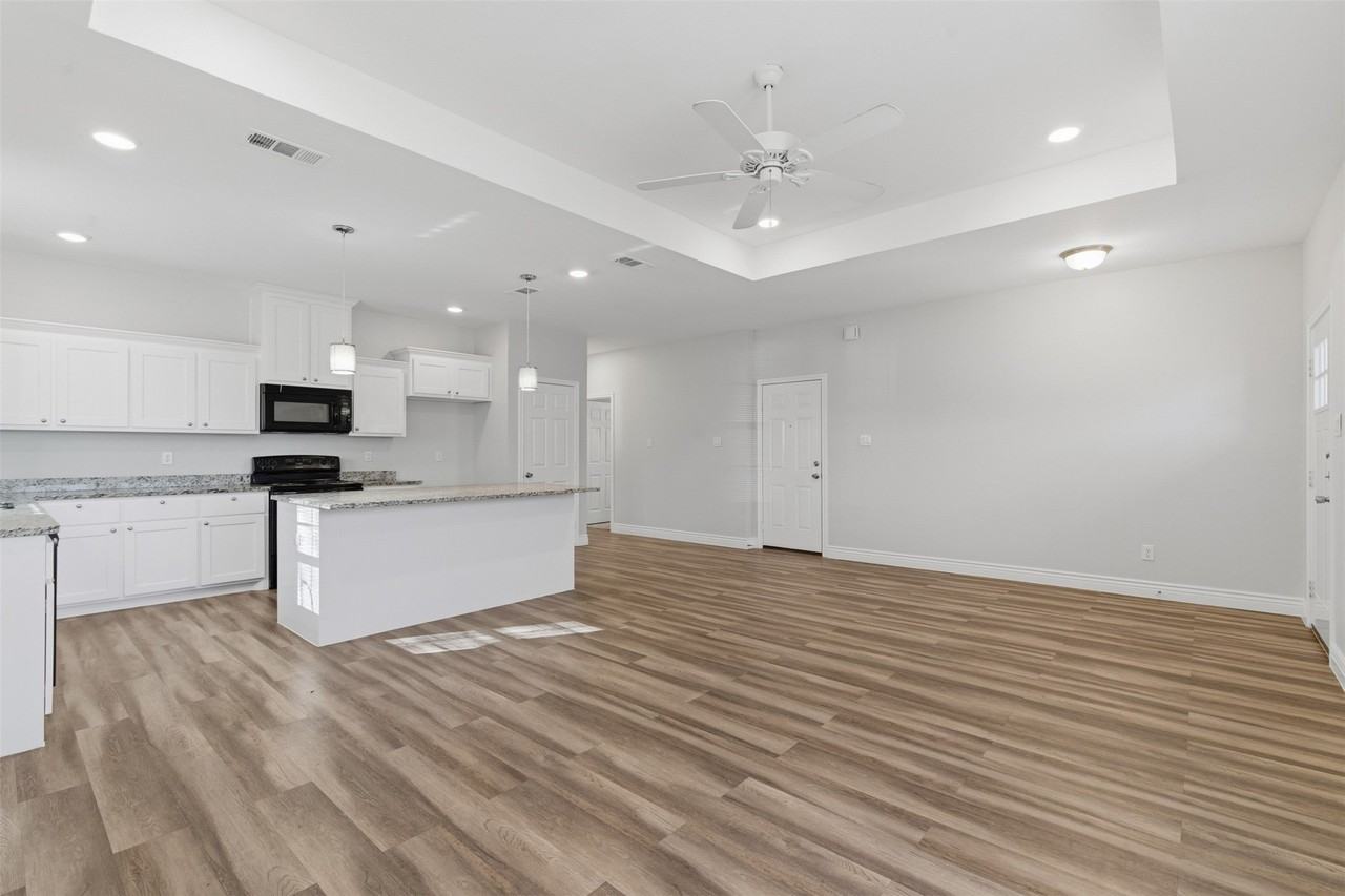 3304 Langford St - Photo 3 of 25