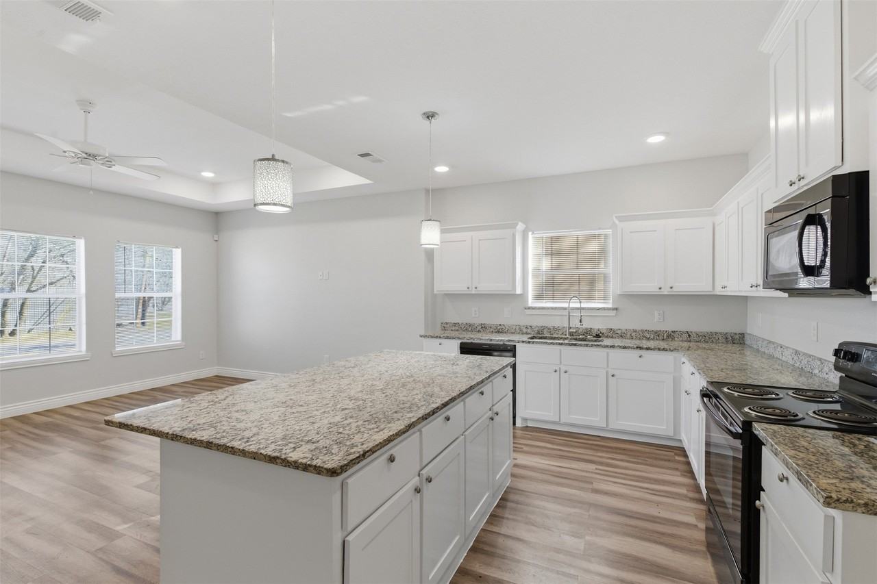 3304 Langford St - Photo 6 of 25