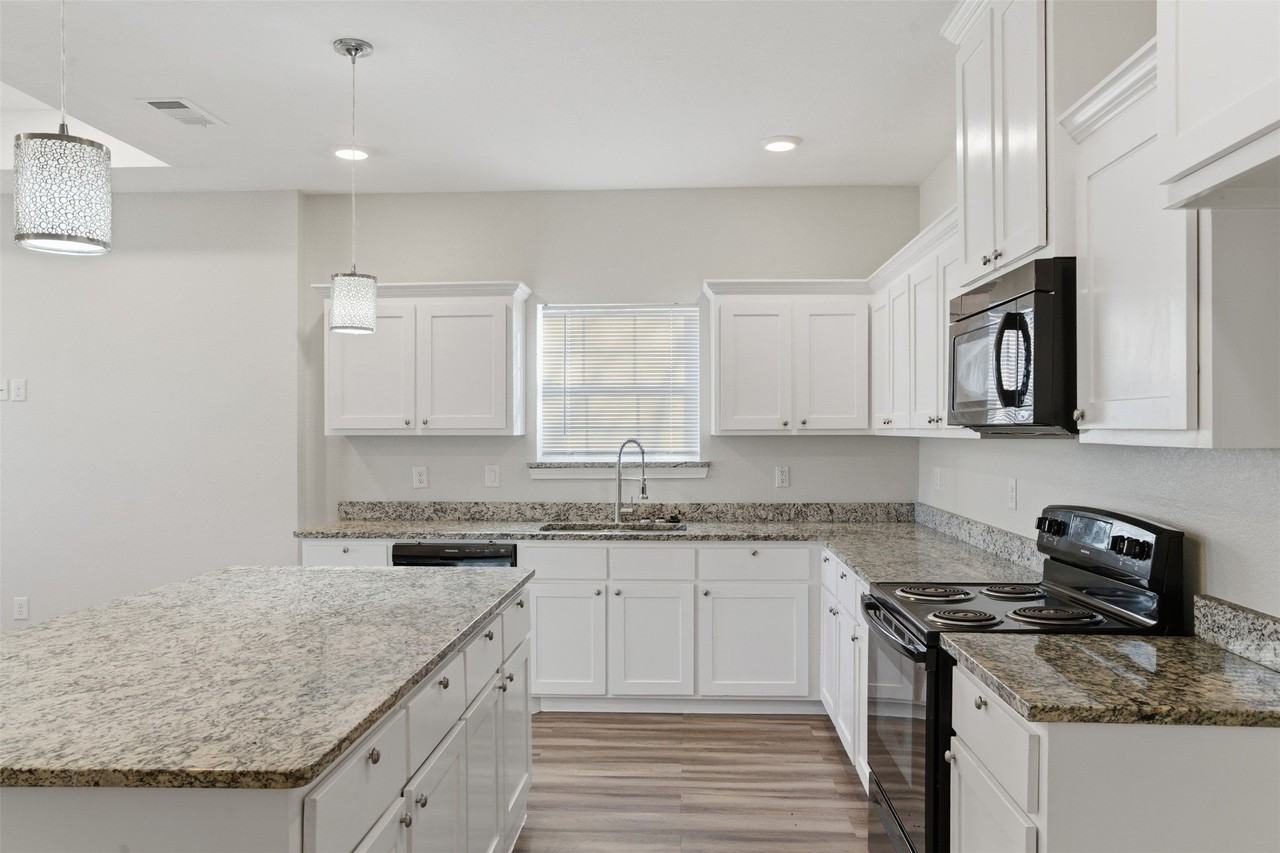 3304 Langford St - Photo 7 of 25