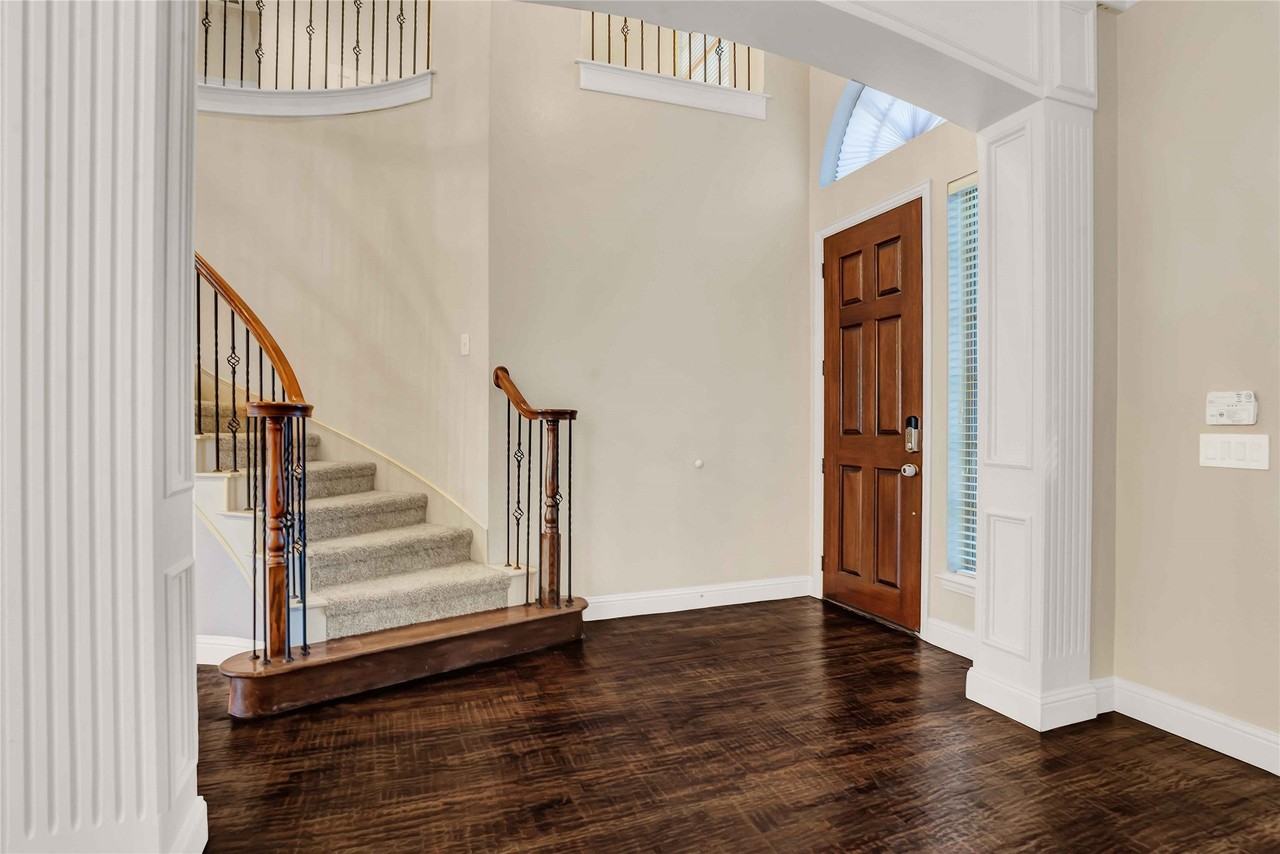 11567 Castle Brook Ln - Photo 4 of 33