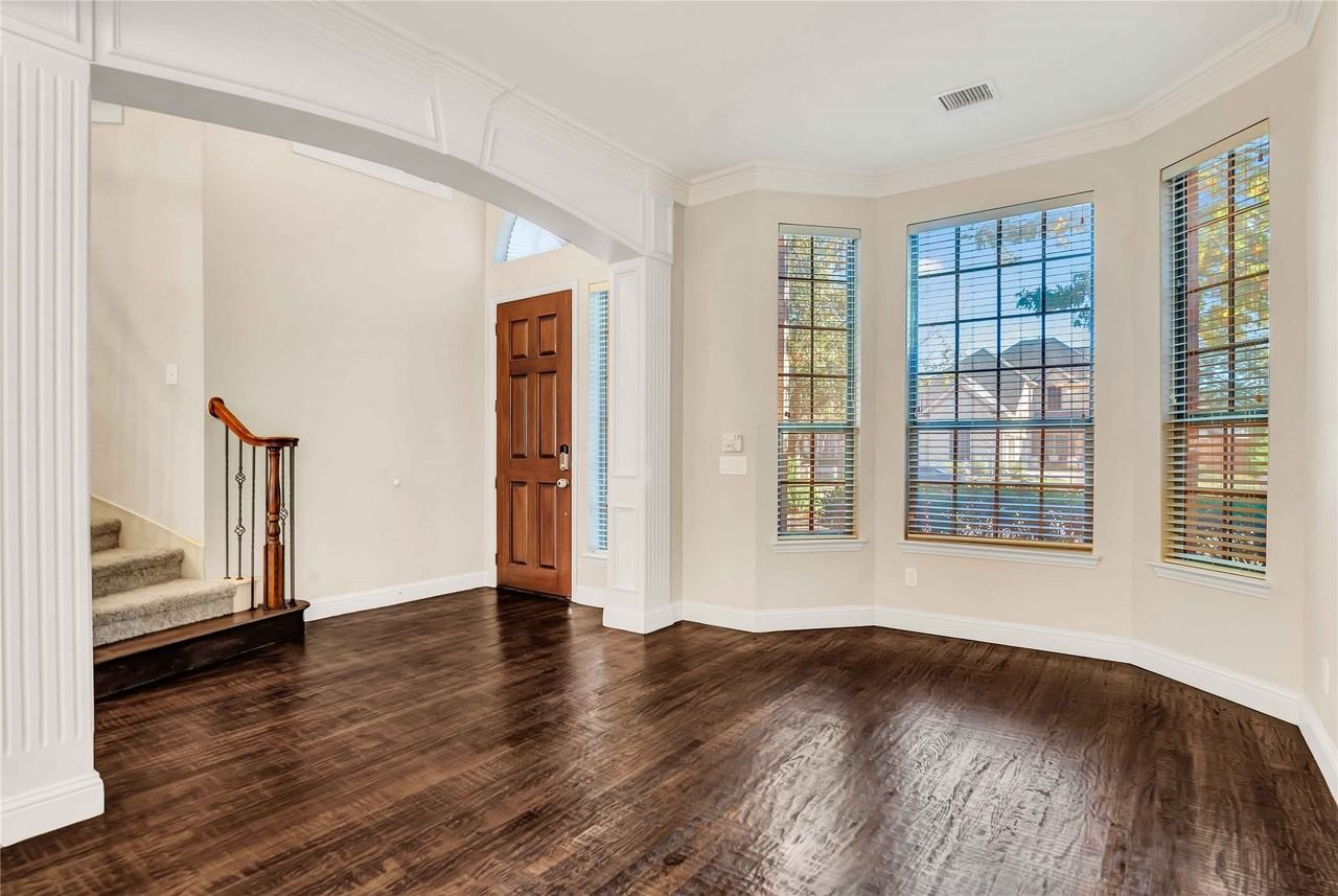 11567 Castle Brook Ln - Photo 5 of 33