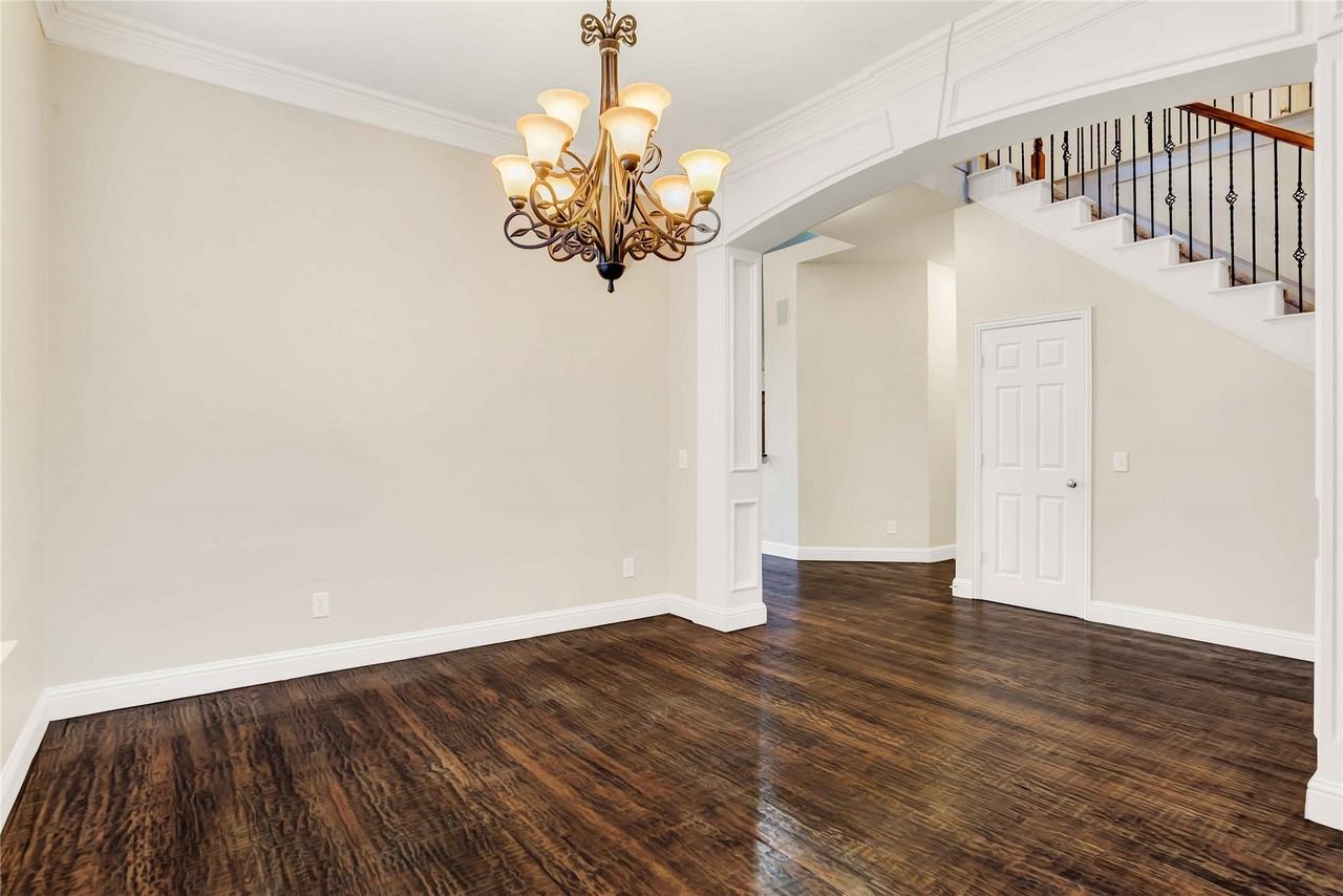11567 Castle Brook Ln - Photo 6 of 33