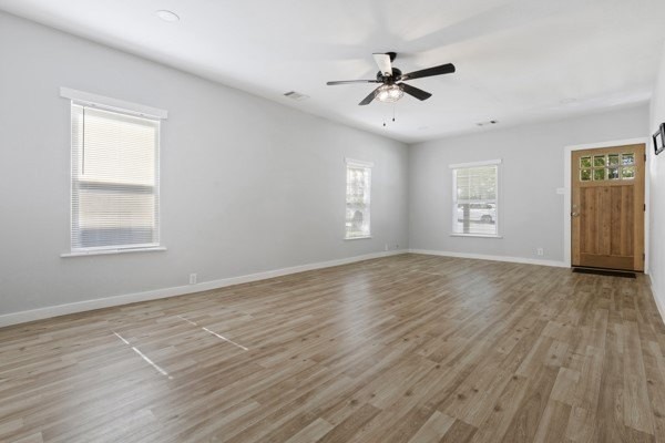 327 E Hull St - Photo 6 of 36