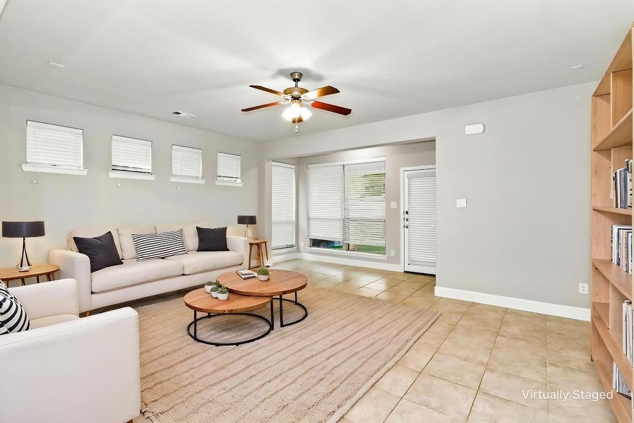 133 Knight Of Realm Blvd - Photo 7 of 25